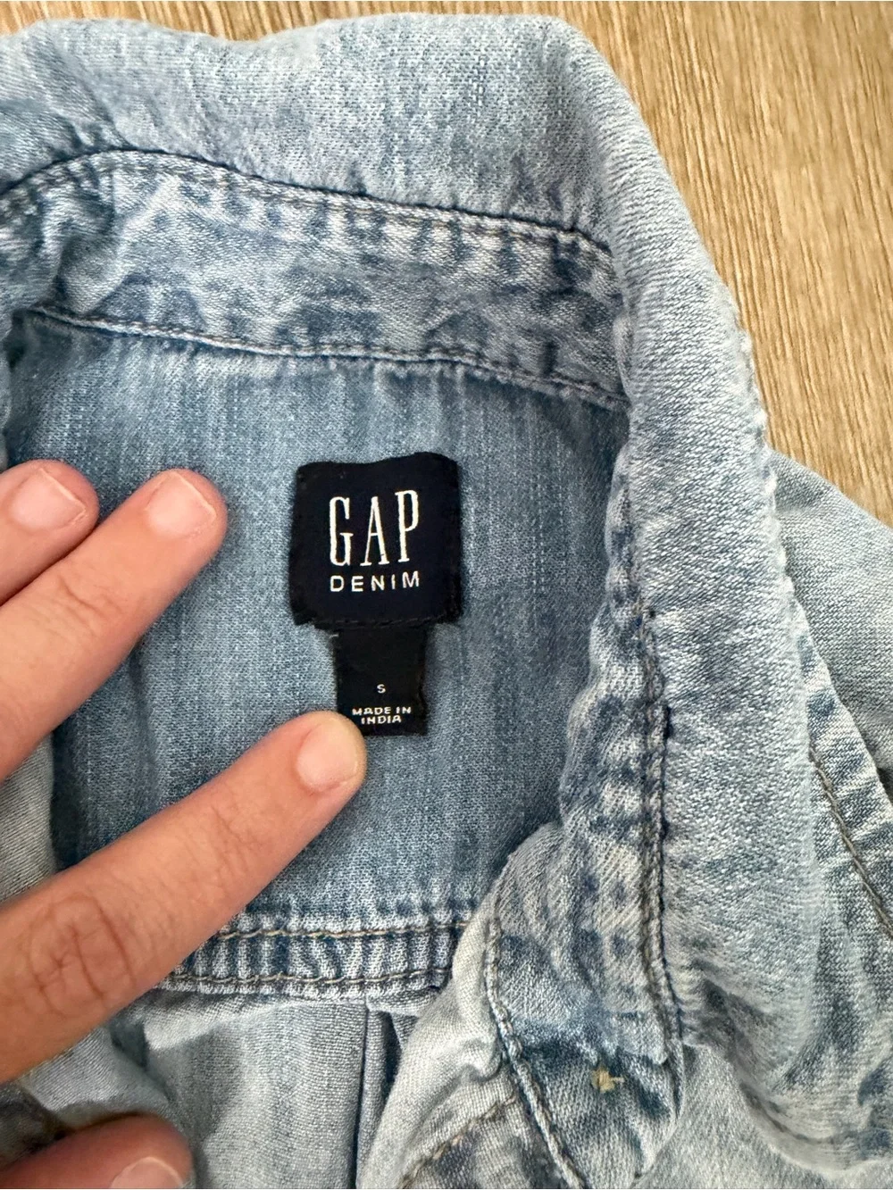 Gap Denim Kids Size S Light Wash Blue Long Sleeve Collared Button-Up Shirt